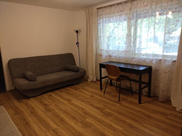 Apartament cu 2 camere semidecomandat în Lipovei