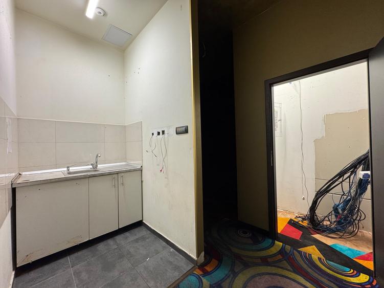 Spațiu comercial, de 143.85000610352 mp, în Păcurari