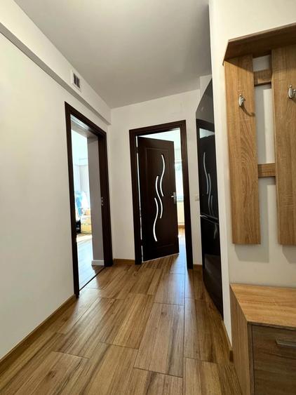 Apartament cu 3 camere semidecomandat în Tătărași