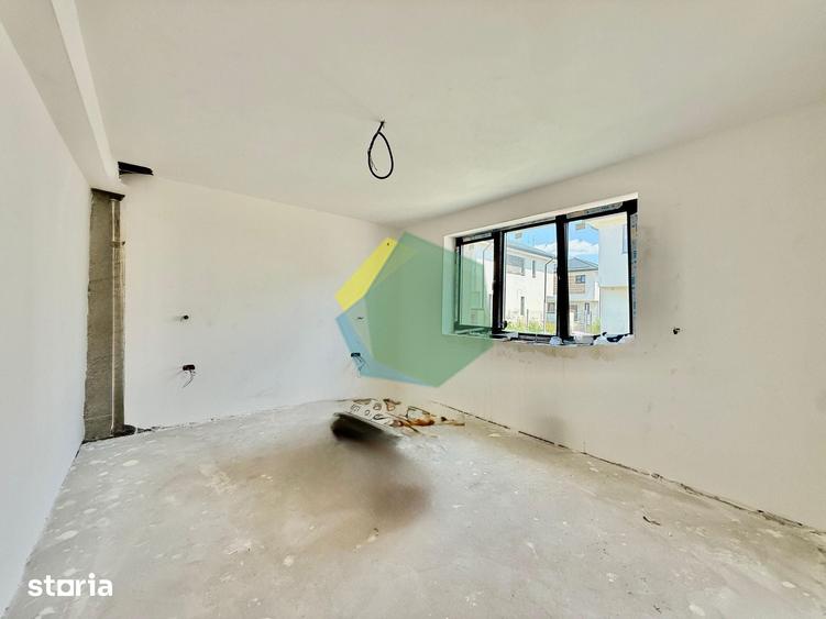 Casă cu 5 camere cu Teren 650 Mp în Odăi