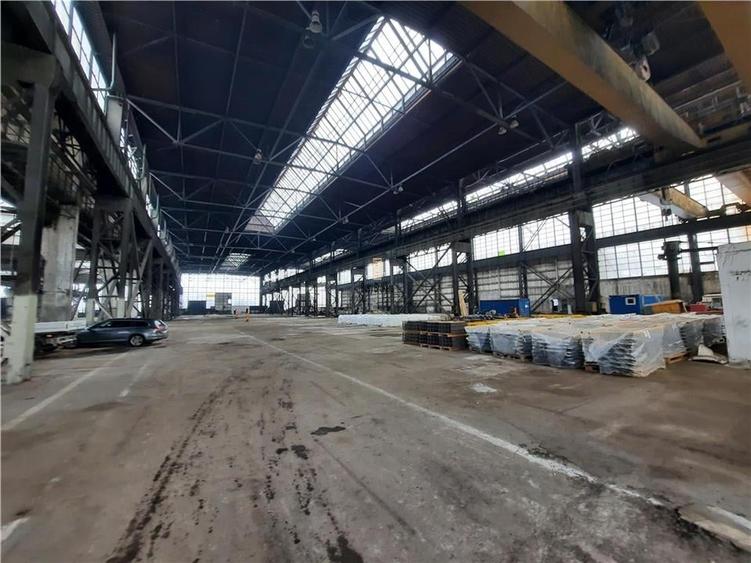 Spațiu industrial, de 10,000 mp, în Central