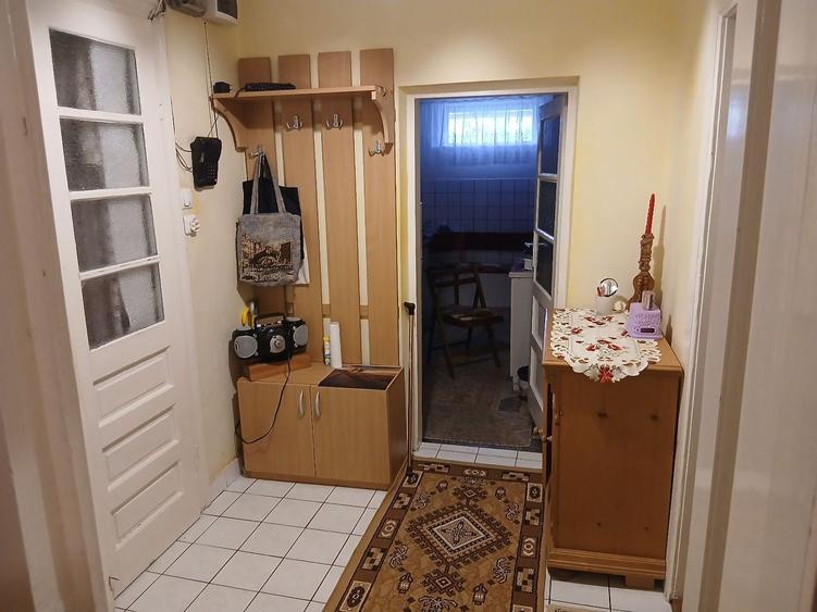 Casă individuală cu 3 camere cu Canalizare în Central