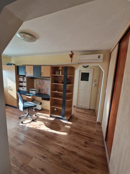 Apartament cu 3 camere decomandat în Nufărul
