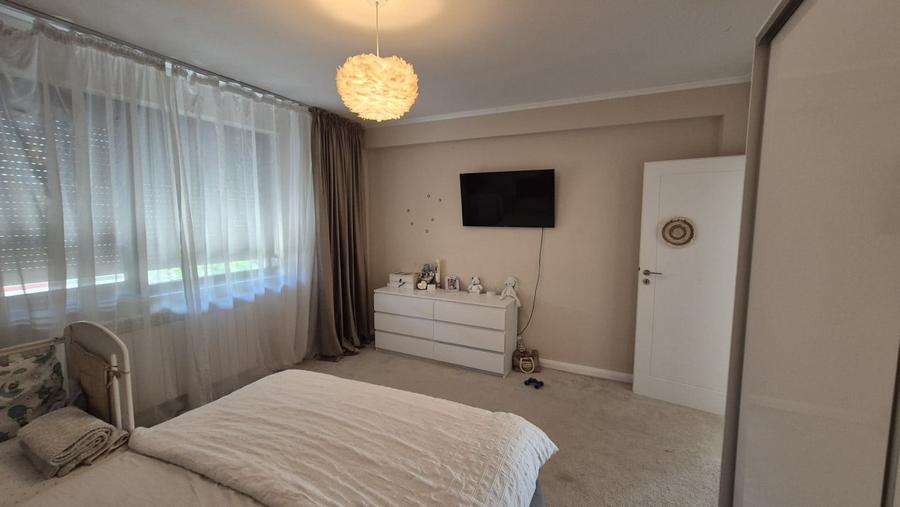Apartament cu 3 camere decomandat, mobilat în Central