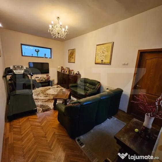 Casă cu 5 camere cu Teren 183 Mp în Central