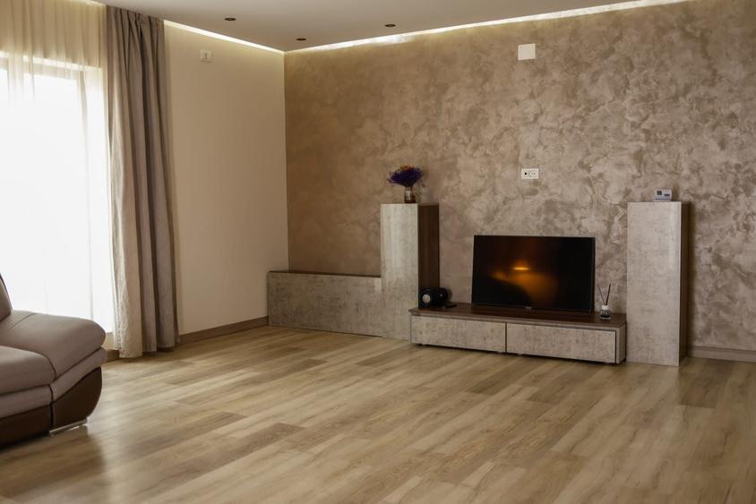 Casă individuală cu 3 camere cu Piscina în Cumpăna