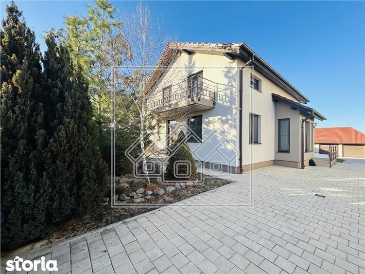 Casă cu 5 camere cu Teren 661 Mp în Șura Mică