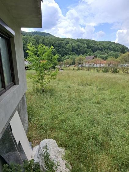 Casă cu 4 camere în Răstolița