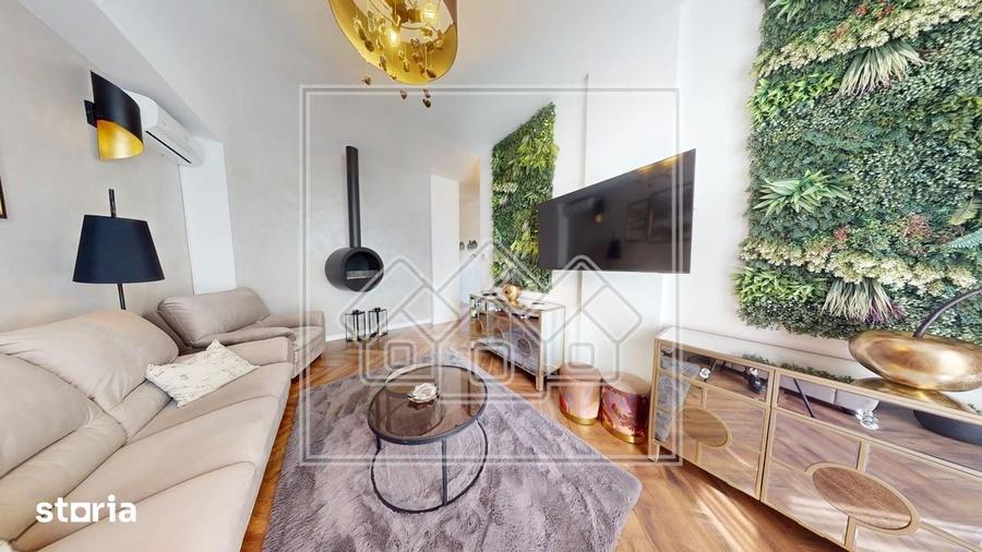 Apartament cu 3 camere decomandat în Est