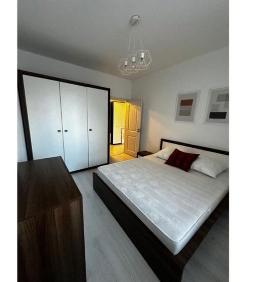 Apartament cu 3 camere semidecomandat în Vitan