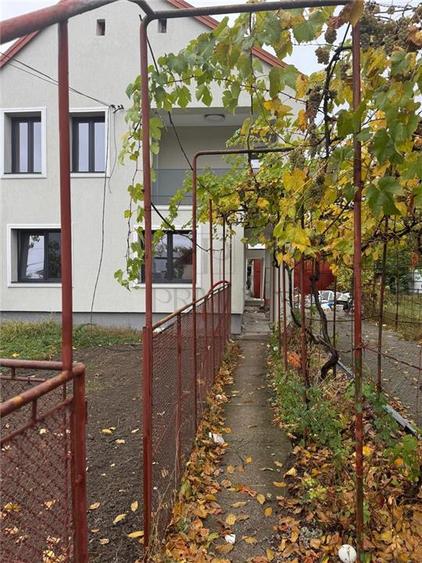 Casă individuală cu 5 camere cu Canalizare în Ciarda Roșie