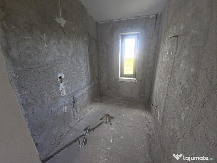 Casă cu 4 camere cu Teren 362 Mp în Cumpăna