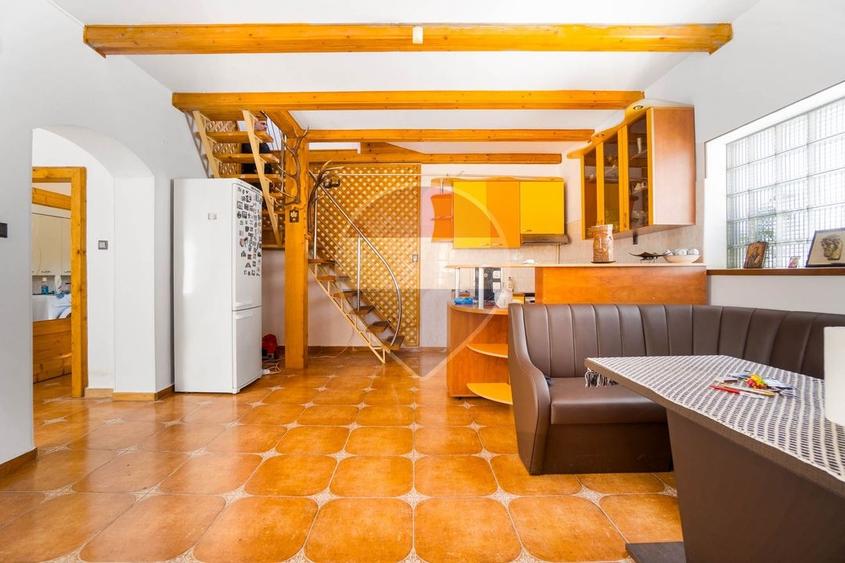 Apartament cu 4 camere decomandat, mobilat în Centrul Civic