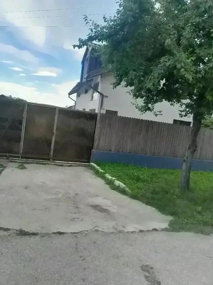 Casă cu 6 camere cu Teren 500 Mp în Frumușani
