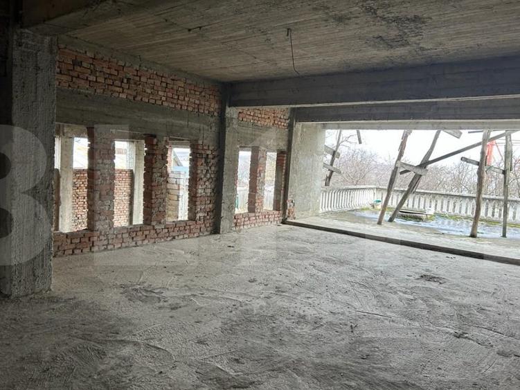 Casă individuală cu 8 camere cu Piscina în Dorohoi