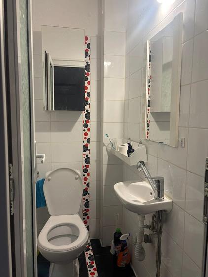 Apartament cu 3 camere semidecomandat în Titan