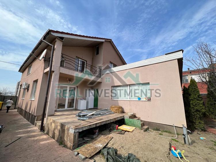 Casă cu 5 camere cu Teren 392 Mp în Intim