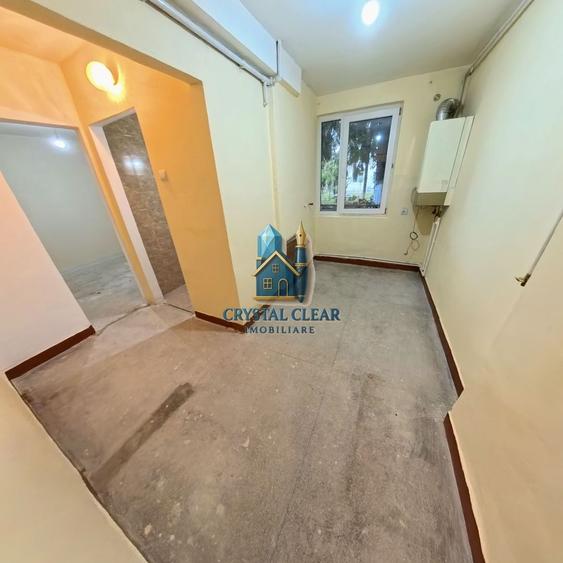 Apartament cu 3 camere semidecomandat în Aleea Carpați