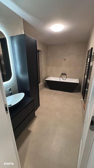 Casă cu 5 camere cu Teren 400 Mp în Cârcea