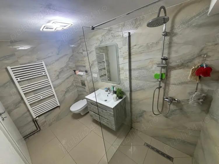 Casă cu 6 camere cu Teren 1147 Mp în Dumbrăvița