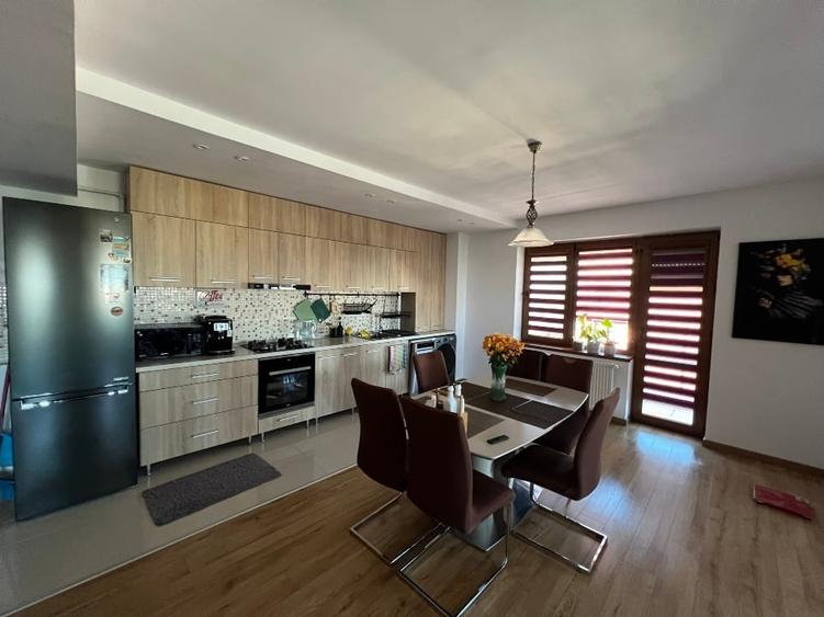 Apartament cu 3 camere decomandat în Pantelimon
