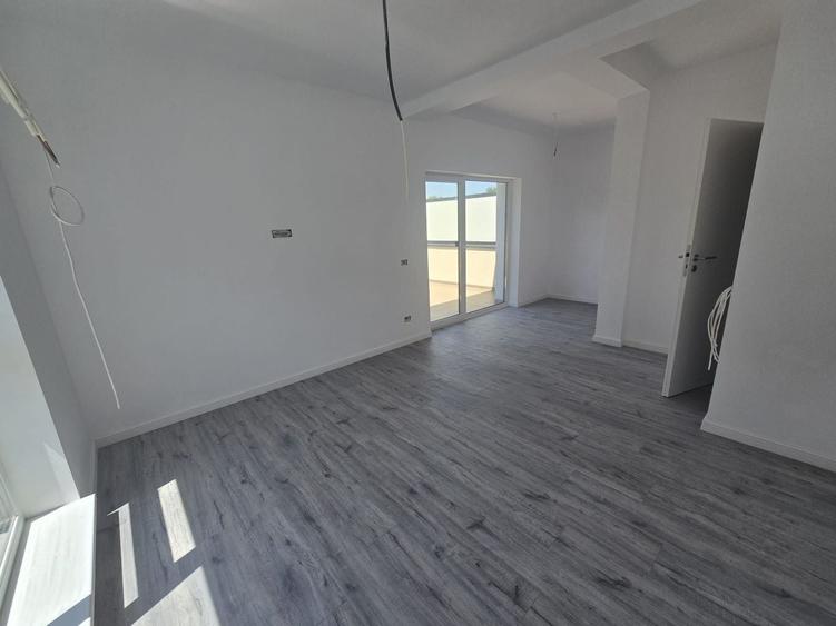 Duplex cu 4 camere cu Canalizare în Ghiroda