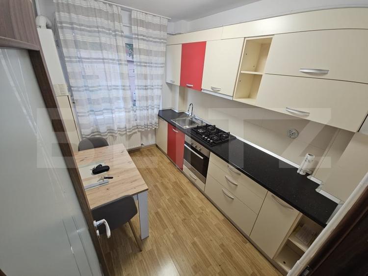 Apartament cu 2 camere semidecomandat, mobilat în Podu Roș