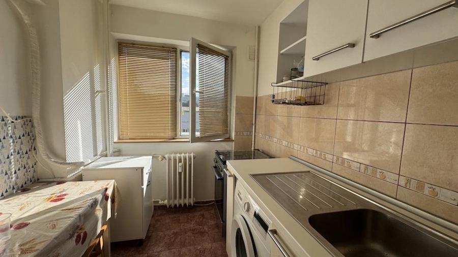 Apartament cu 3 camere semidecomandat, mobilat în Drumul Taberei