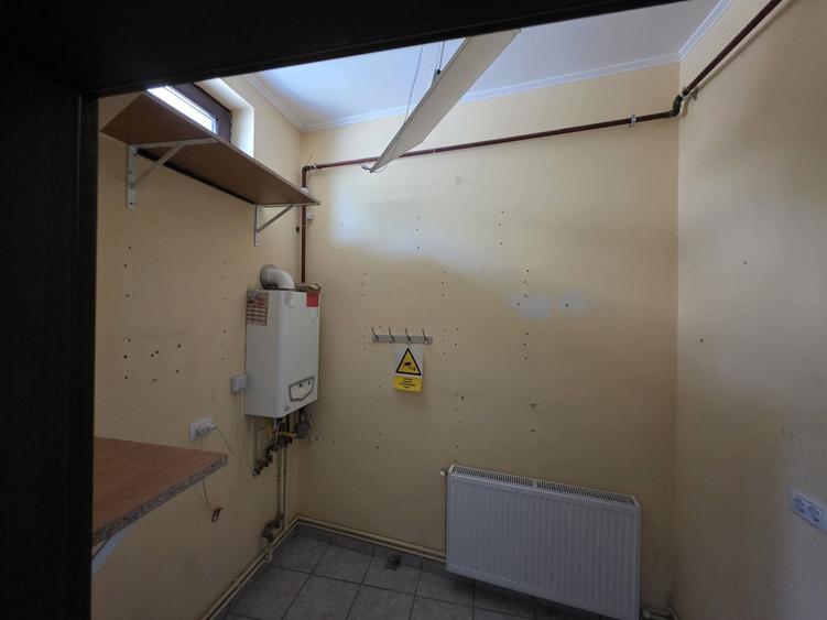 Apartament cu 3 camere decomandat în P-ța Romană