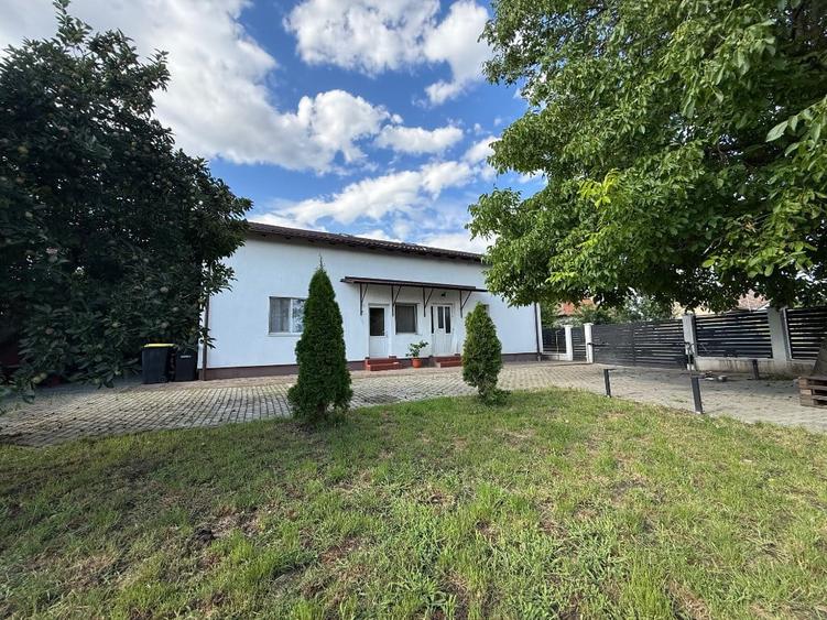 Casă cu 6 camere cu Teren 606 Mp în Central