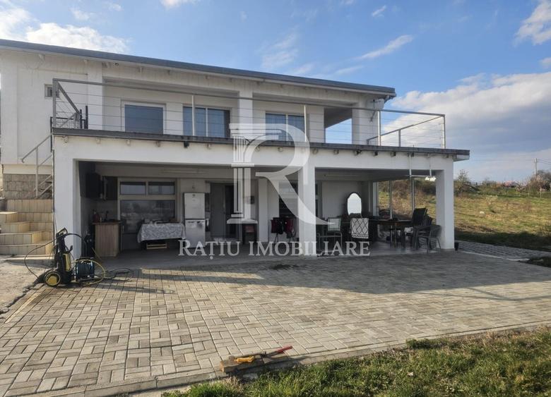 Casă cu 5 camere cu Piscina în Călugareni