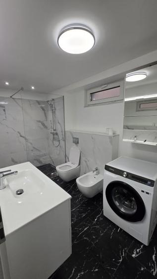Casă individuală cu 7 camere cu Canalizare în Dâmbul Rotund