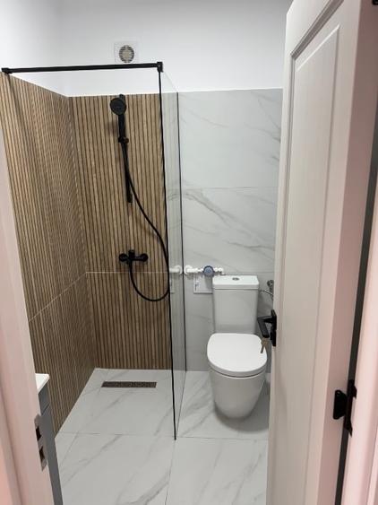 Apartament cu 3 camere semidecomandat în Cișmigiu