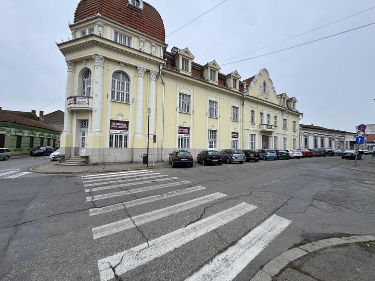 Spațiu comercial, de 300 mp, în Central