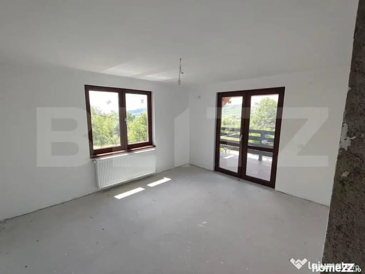 Casă cu 7 camere cu Teren 784 Mp în Central