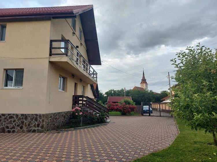 Casă cu 7 camere cu Teren 1300 Mp în Sânpetru