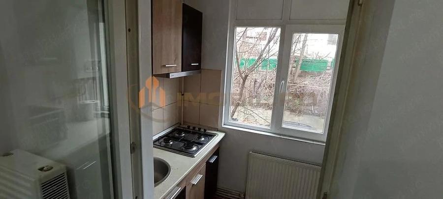 Garsonieră decomandată în Podul de Fier