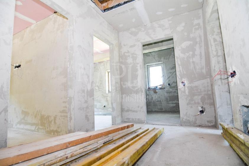 Duplex cu 4 camere cu Canalizare în Florești