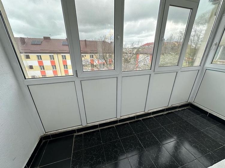 Apartament cu 3 camere decomandat în Fetești-Gară