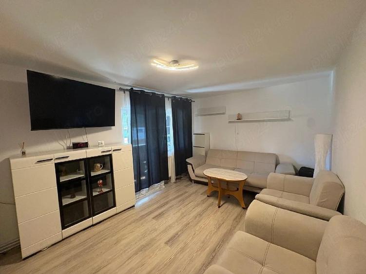 Apartament cu 3 camere decomandat în Între Lacuri
