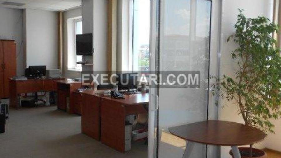 Spațiu comercial, de 5,500 mp, în Central