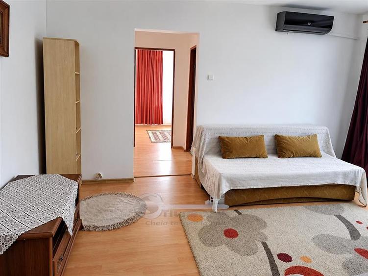 Apartament cu 3 camere semidecomandat în Primăverii