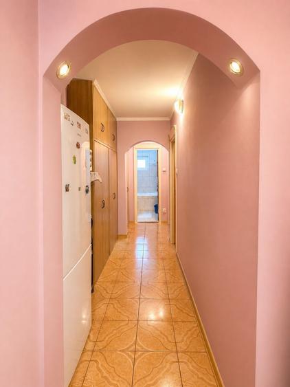Apartament cu 3 camere decomandat, mobilat în Titan