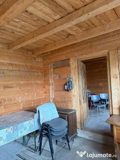 Casă cu 2 camere cu Teren 1400 Mp în Lăpuș