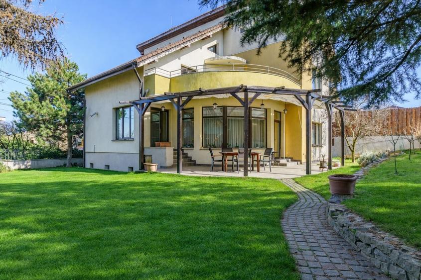 Casă individuală cu 5 camere cu Canalizare în Europa