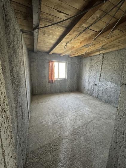 Casă cu 4 camere în Vânători