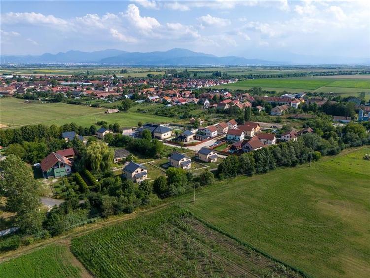 Casă individuală cu 4 camere cu Teren 680 Mp în Hălchiu