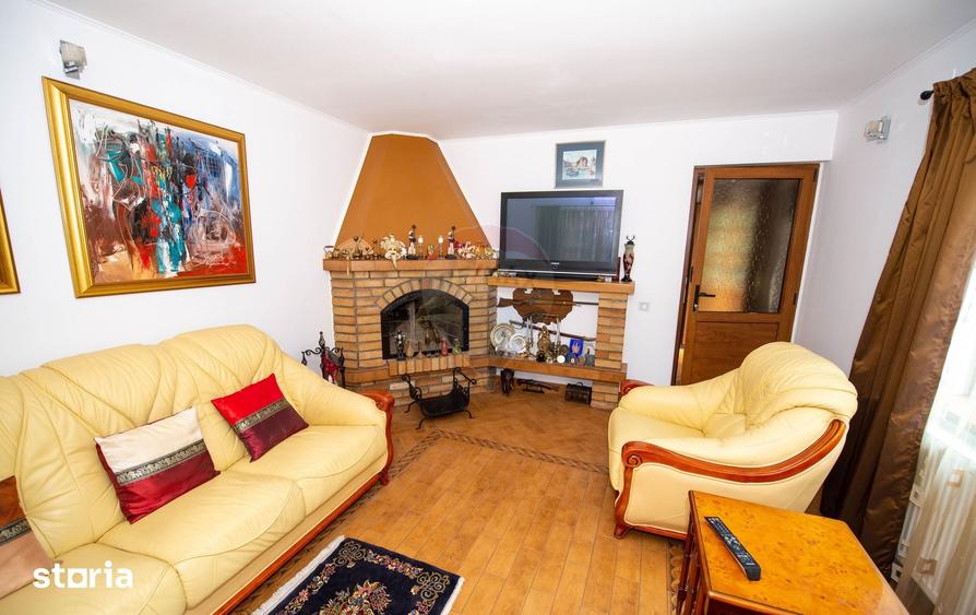 Casă cu 4 camere cu Teren 1596 Mp în Bujoreni