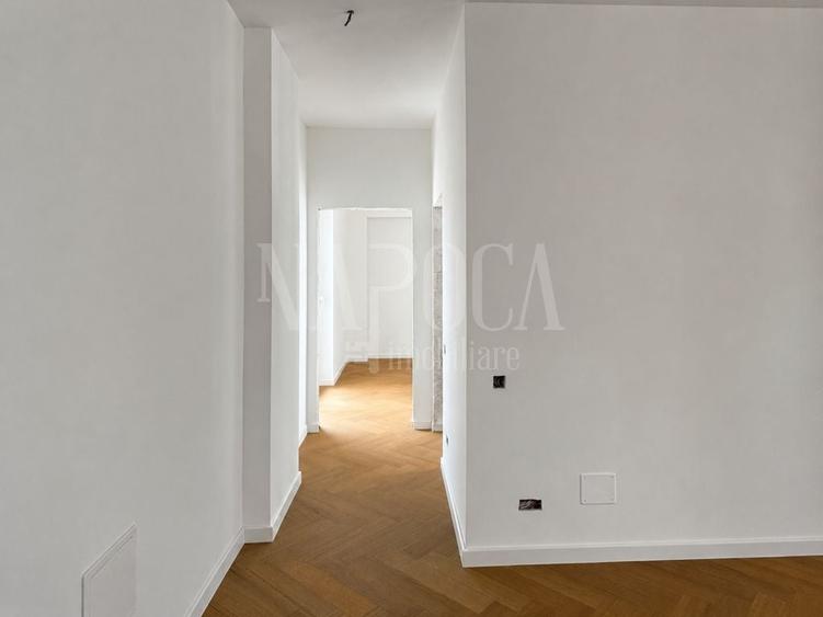 Apartament cu 3 camere semidecomandat în Central