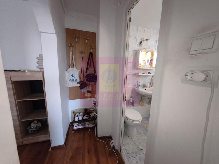 Apartament cu 4 camere semidecomandat, mobilat în P-ța Reșița